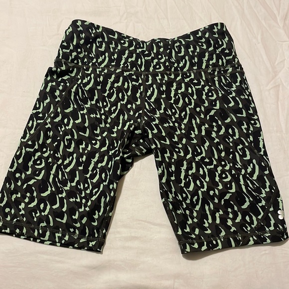 Sweaty Betty Pants - sweaty Betty power full length leopard biker shorts